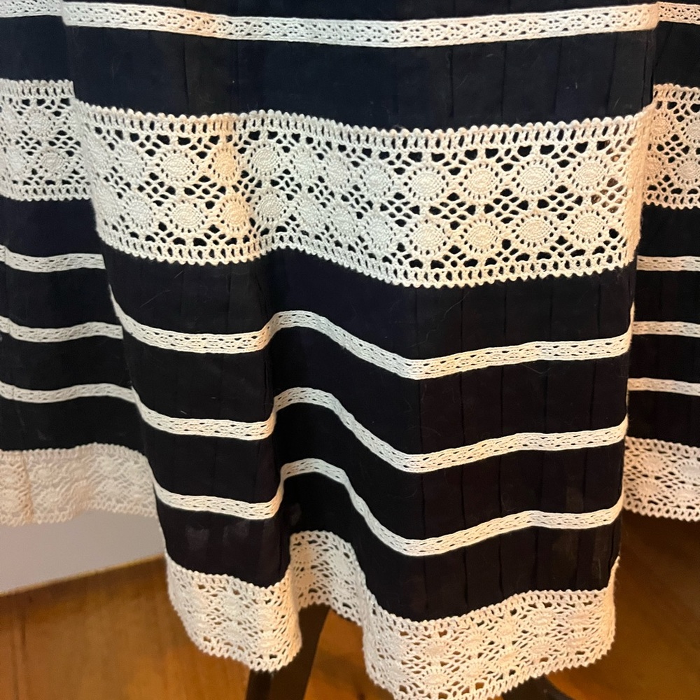 Ann Taylor - size 6 midi skirt